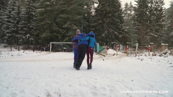 Горячий ЖМЖ с телками на лыжном курорте